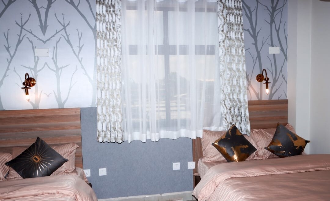 Airbnb ,Spacious Rooms With Two Beds